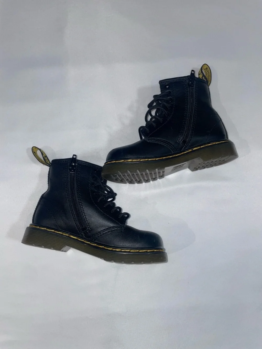 Dr. Martens Kids 1460 Black Leather Lace-Up Boots. Size 9